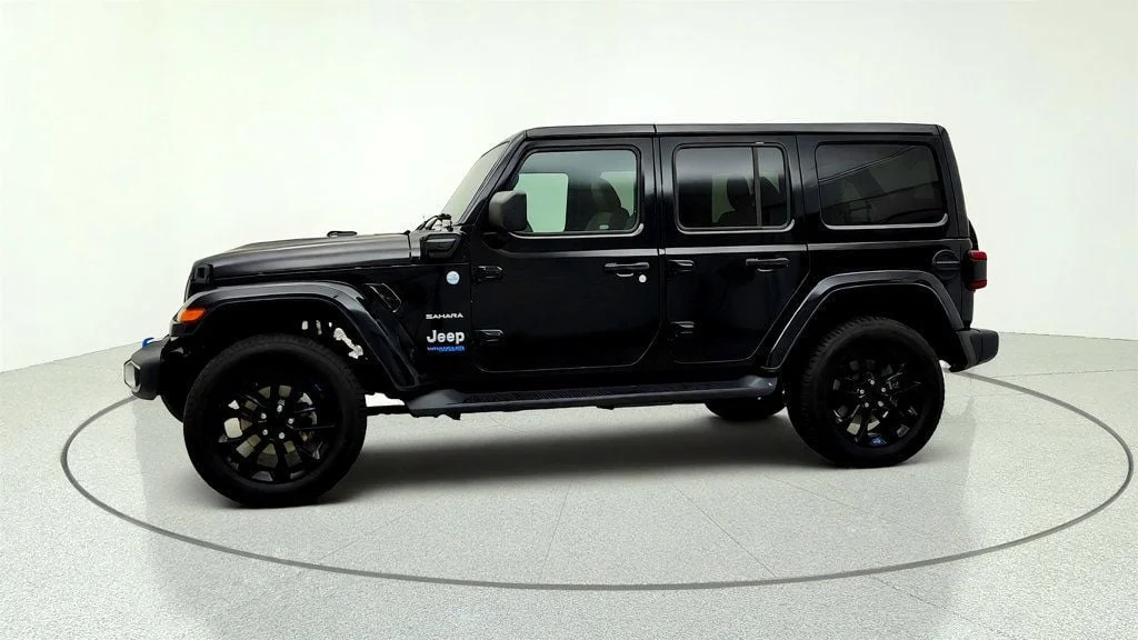 Used 2022 Black Clearcoat Jeep Unlimited Sahara 4x4 w/ Cold Weather, Safety & Adv Safety Groups image 8