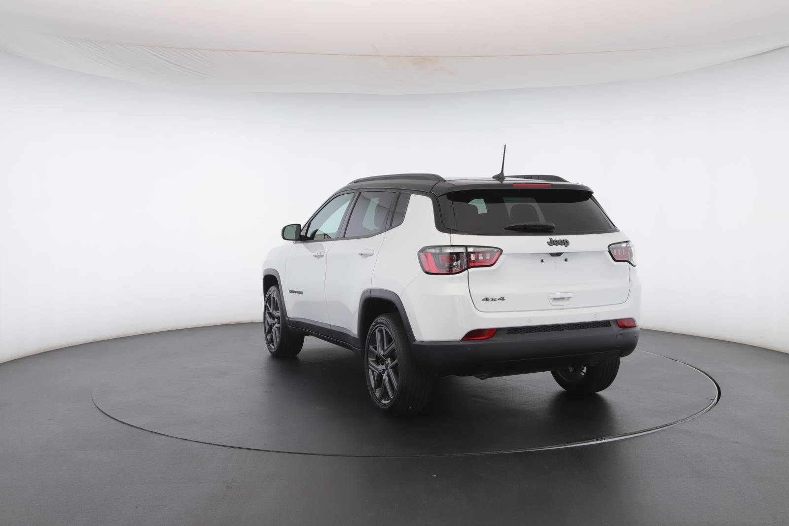 New 2026 Bright White Clear-Coat Exterior Paint Jeep Limited Altitude 4x4 image 23