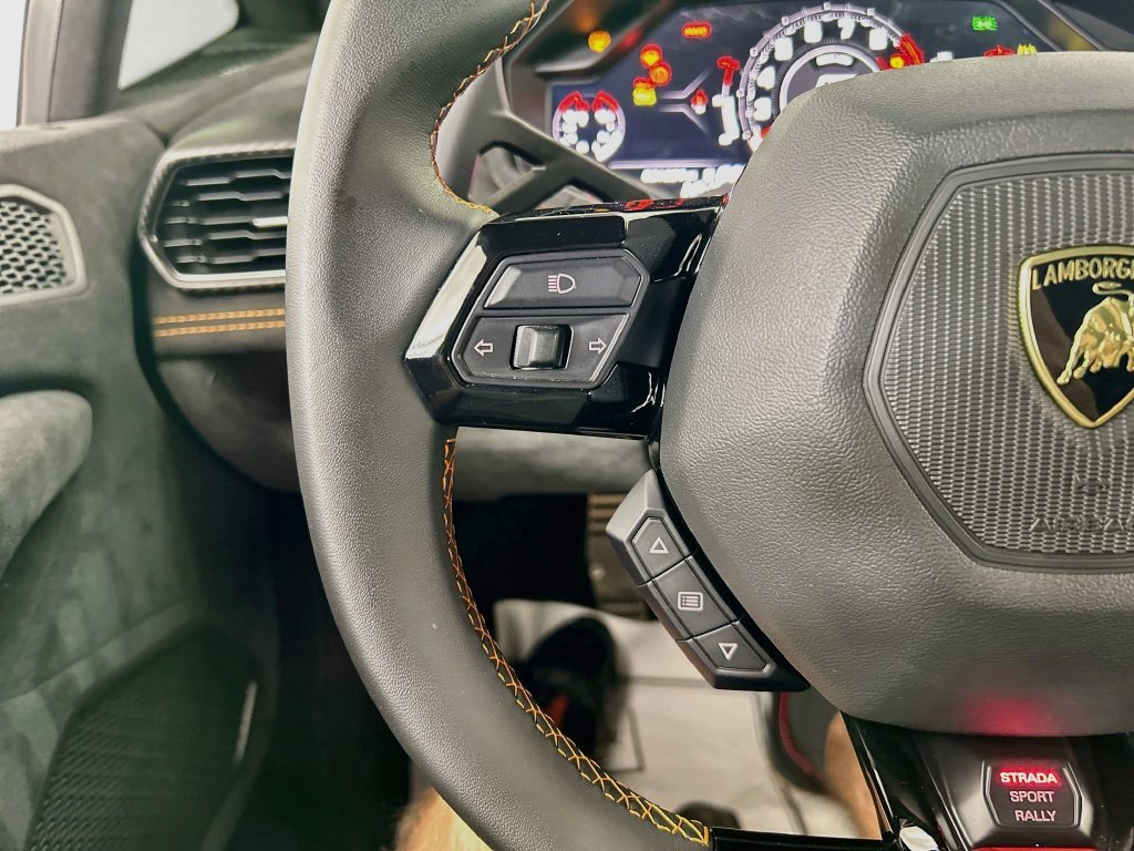 Used 2023 Orange Lamborghini  image 11