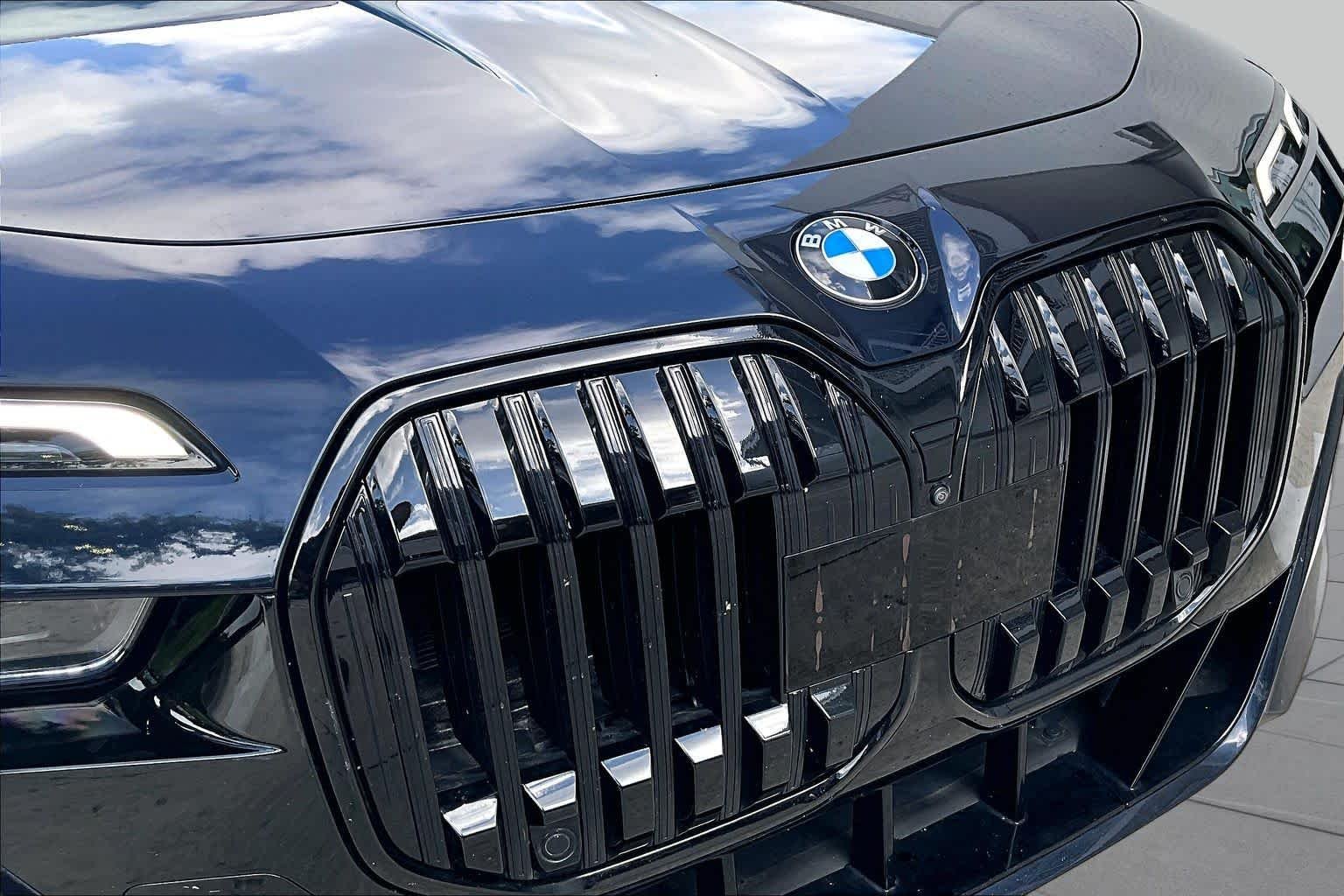 Used 2023 Carbon Black Metallic BMW 740i image 27