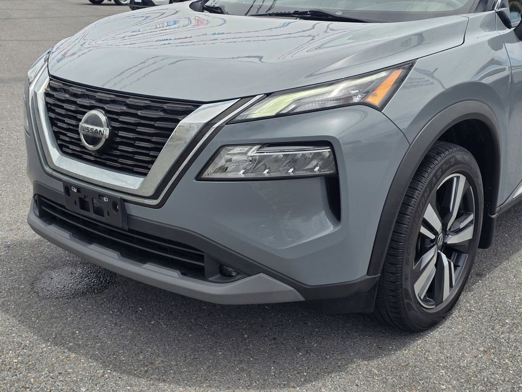 Used 2021 Gray Nissan SL image 10