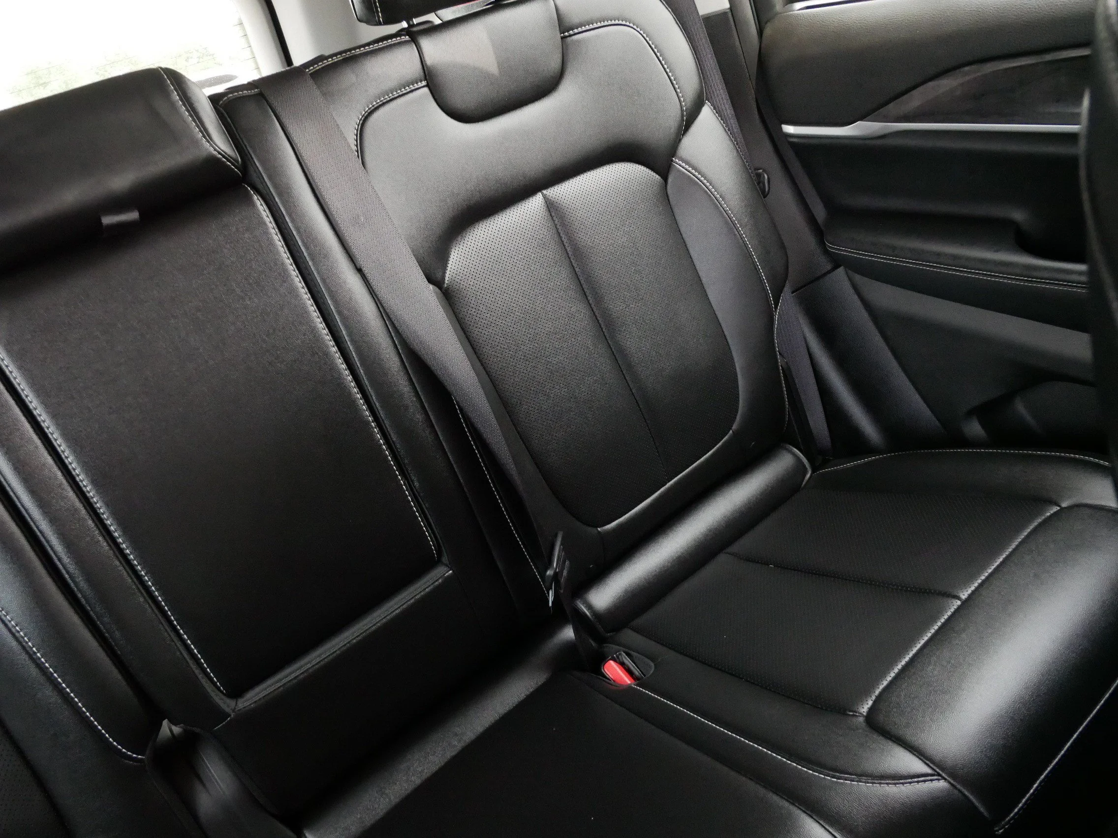Used 2023 Diamond Black Crystal Pearlcoat Jeep  image 14