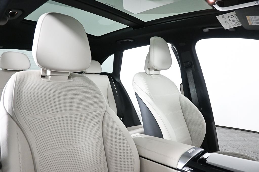 New 2026 Polar White Mercedes-Benz GLC 300 image 21
