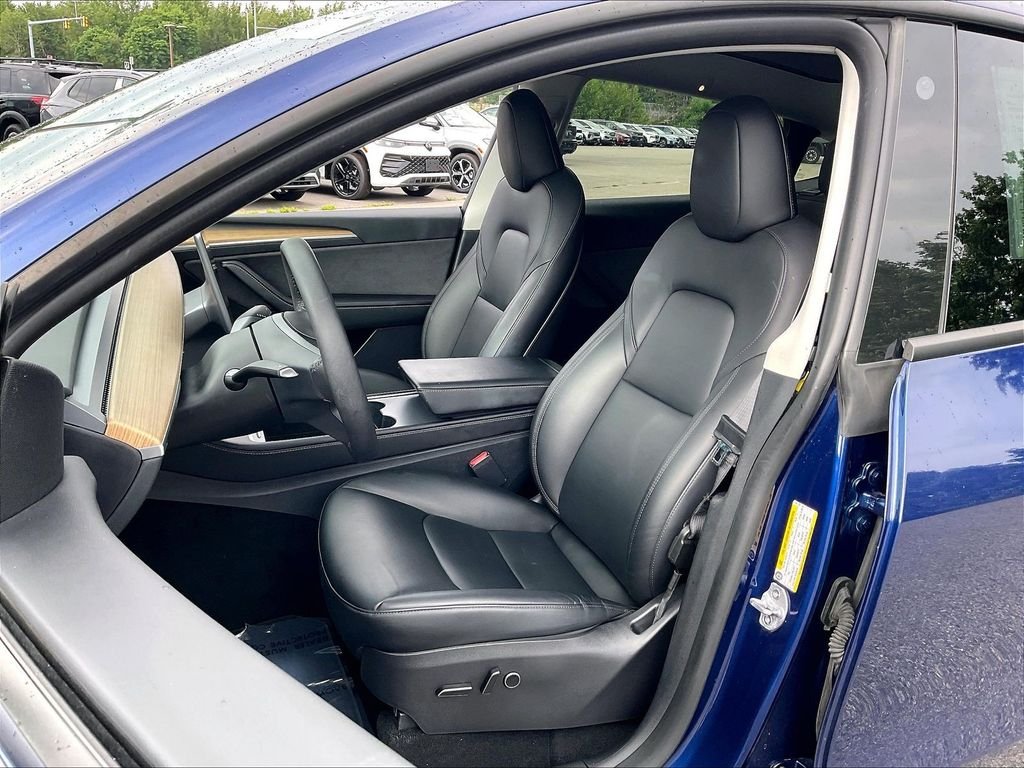 Used 2022 Deep Blue Metallic Tesla Long Range image 9