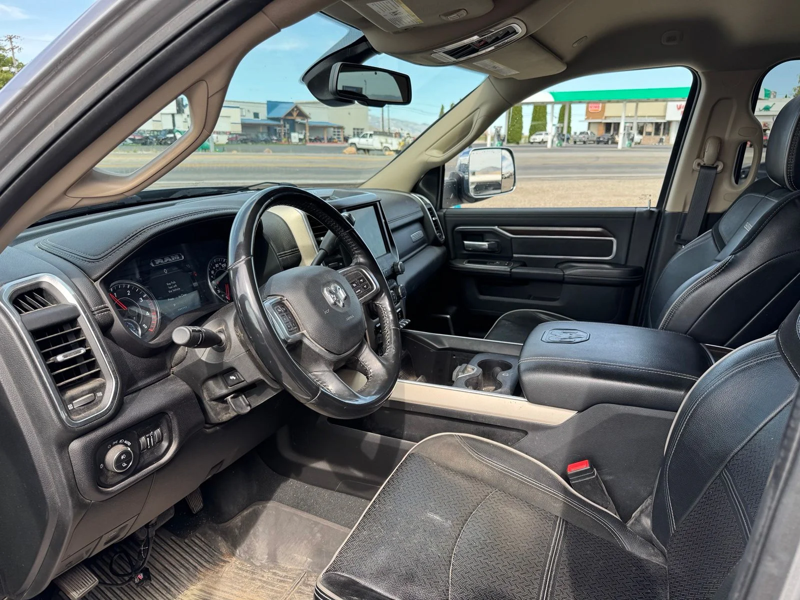 Used 2022 Silver Ram Laramie image 6