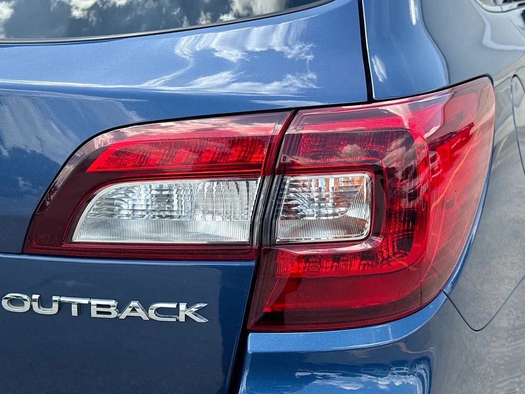 Used 2019 Blue Subaru 2.5i Premium image 33