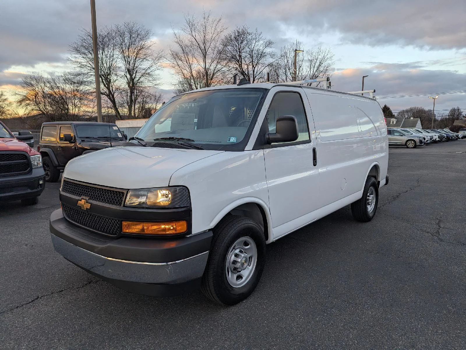 2025 Chevrolet Express Cargo Work Van - Photo 28
