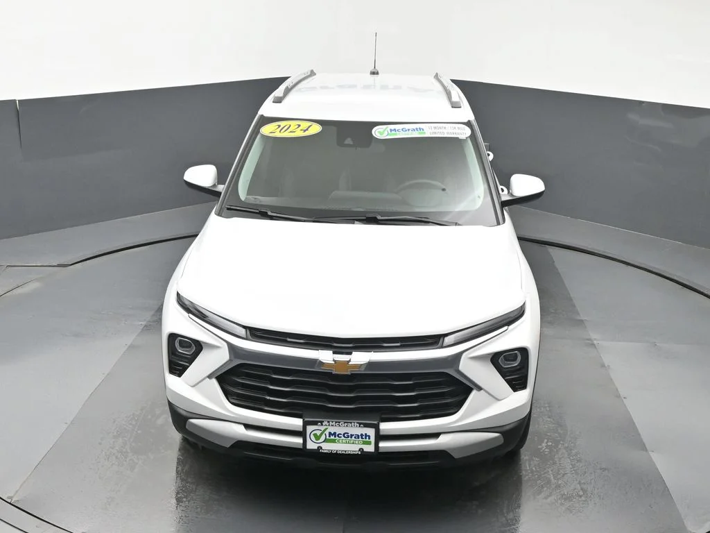 Used 2024 White Chevrolet LT image 27