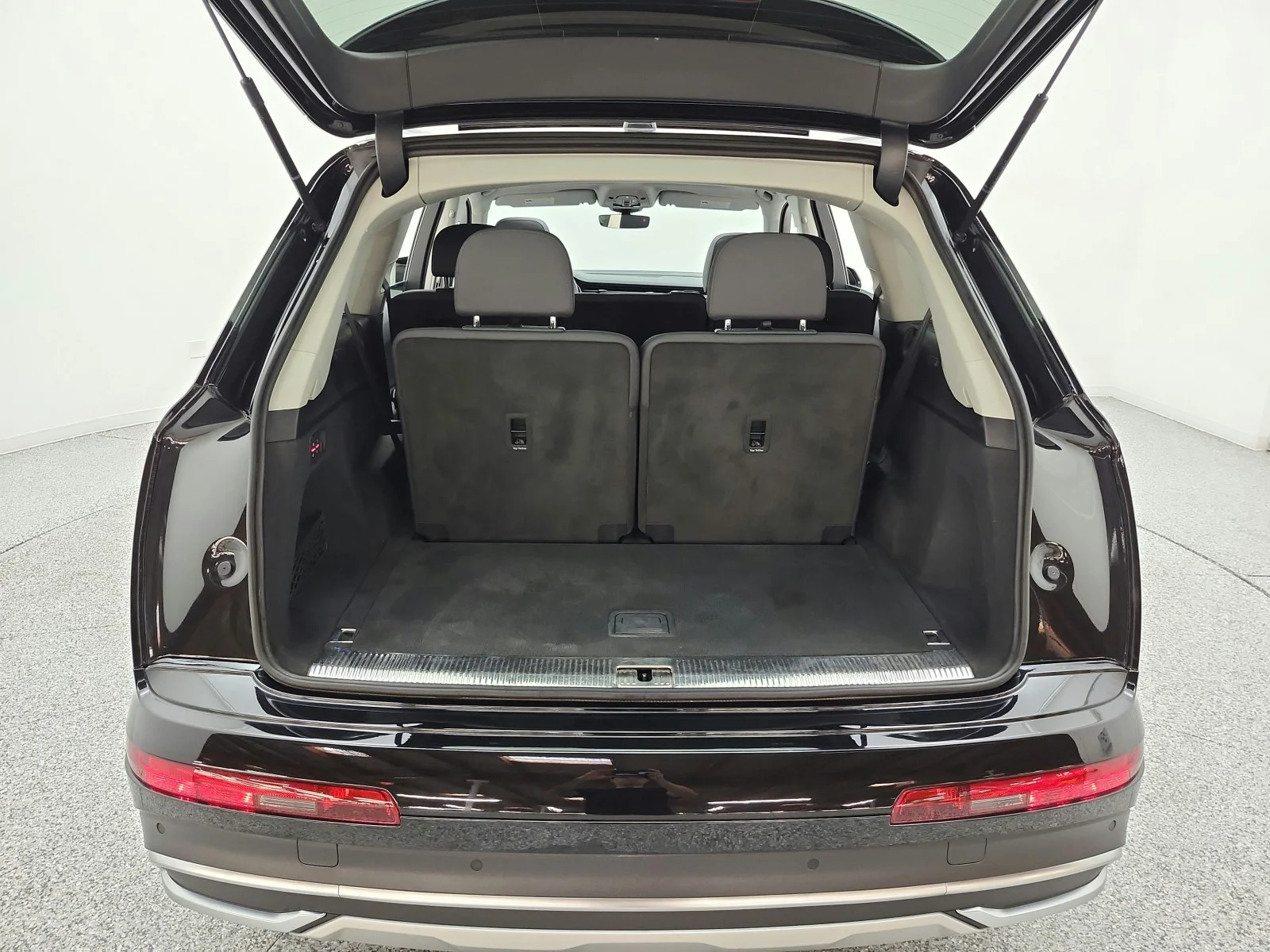 Used 2023 Mythos Black Metallic Audi Premium image 18