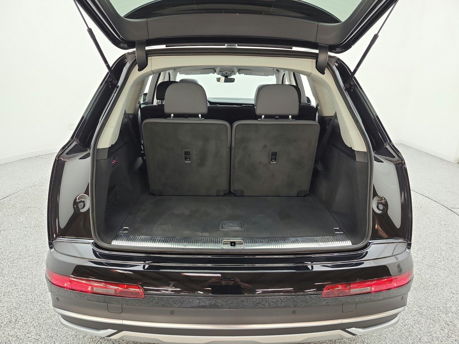 Used 2023 Mythos Black Metallic Audi Premium image 18
