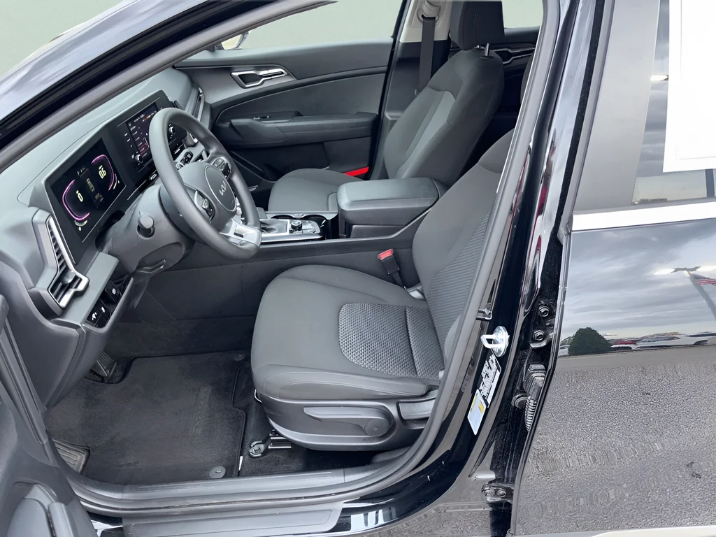 2025 Kia Sportage LX - Photo 9
