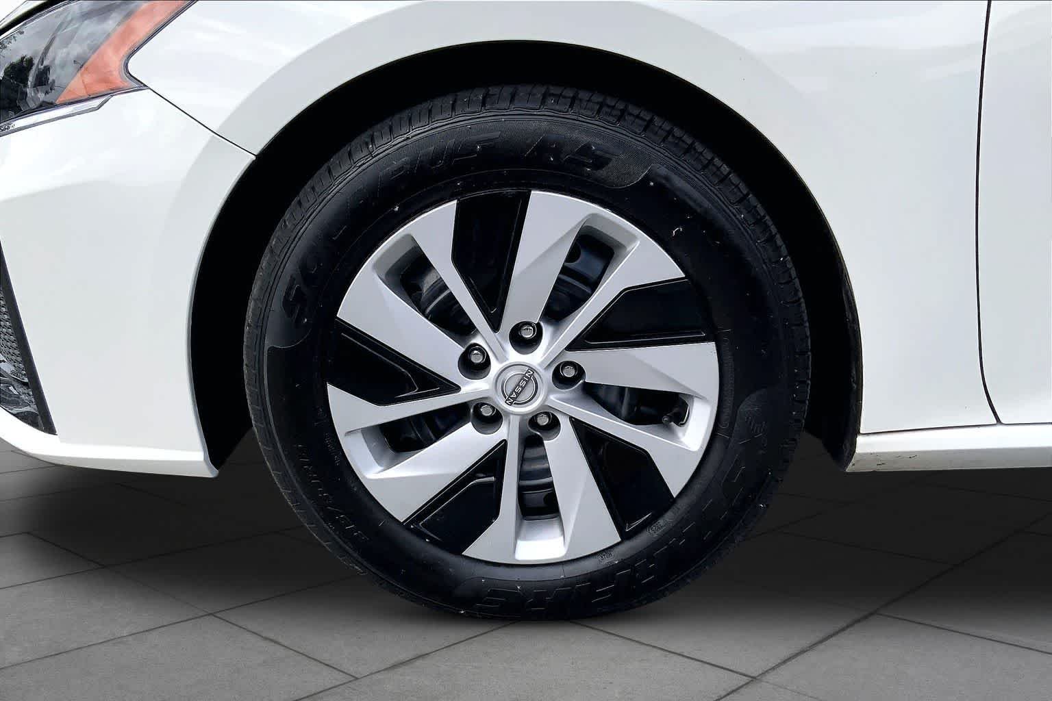 Used 2024 Glacier White Nissan 2.5 S image 11