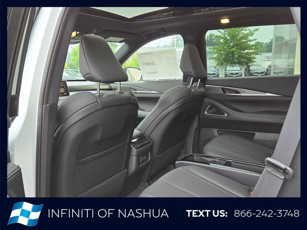 New 2027 2T RAD WHT INFINITI Sport AWD image 21