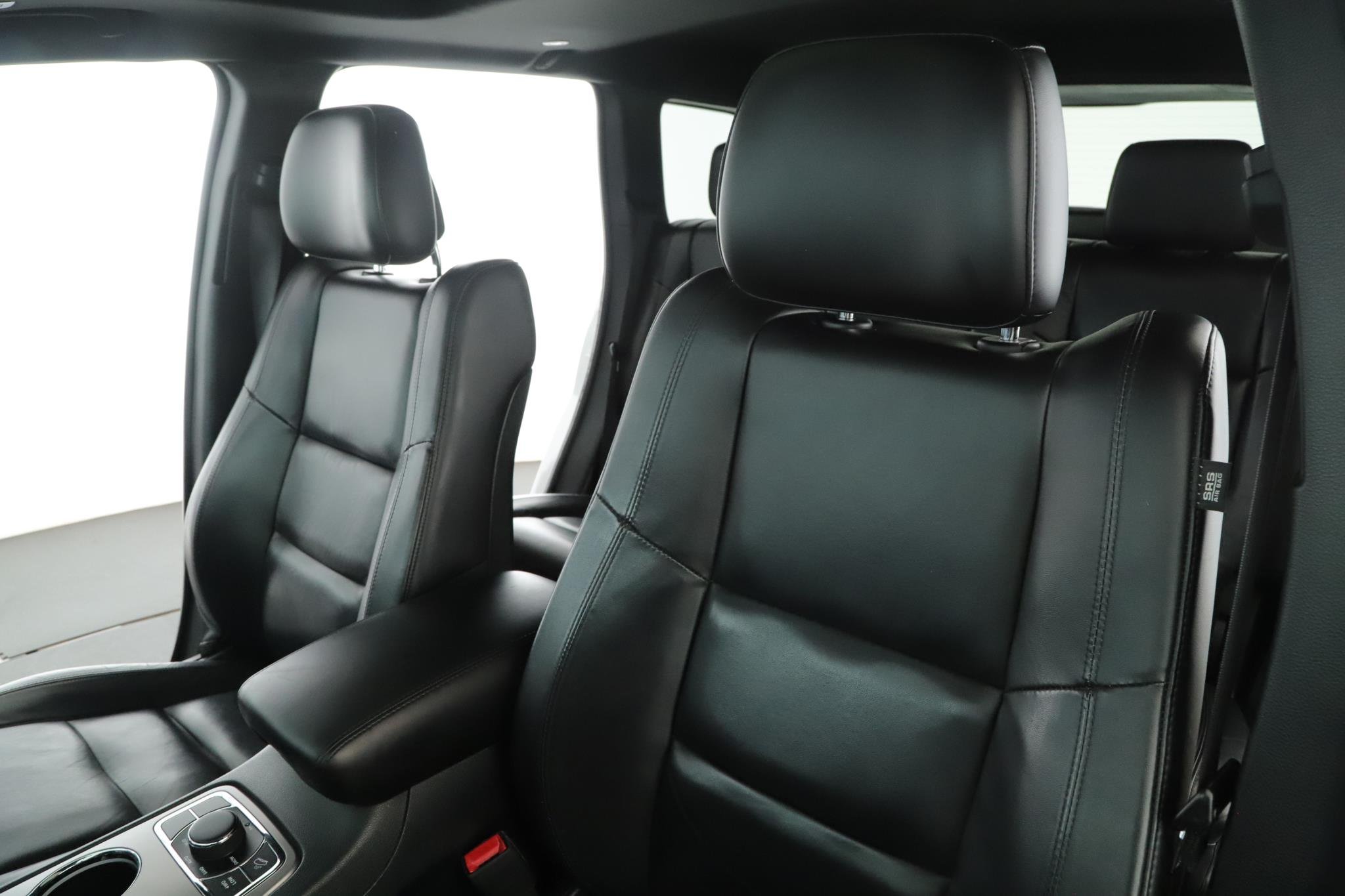Used 2020 White Jeep Limited 4x4 image 4