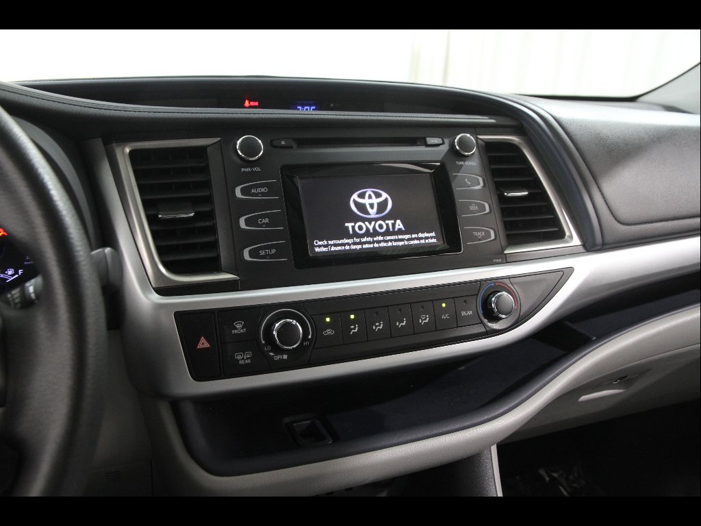 2019 Toyota Highlander LE - Photo 9
