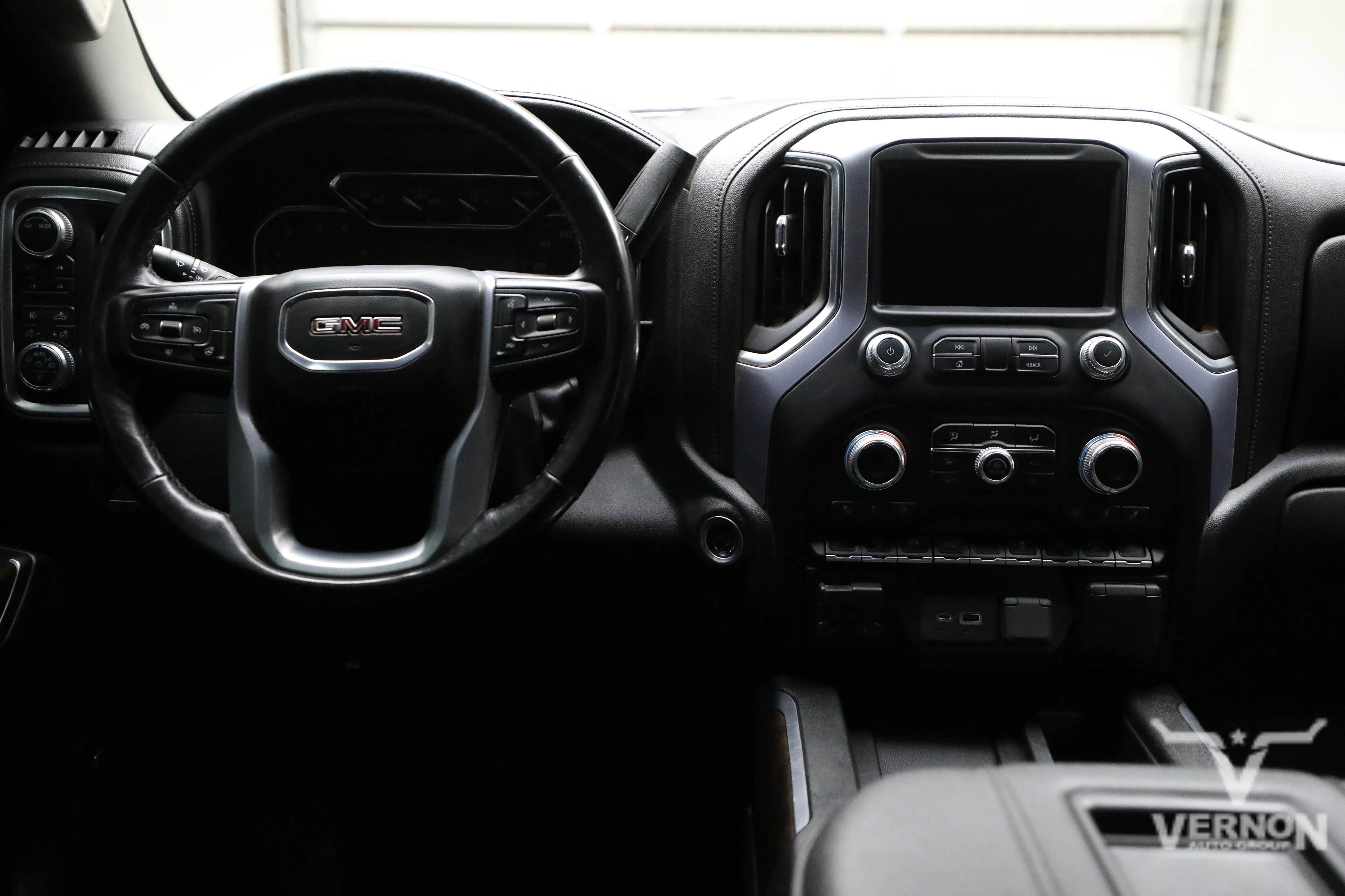 Pre-Owned 2022 GMC Sierra 2500HD SLT Crew Cab 4x4 Flatbed