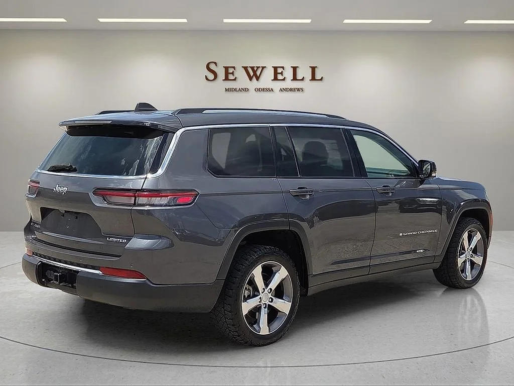 Used 2021  Jeep Limited image 4