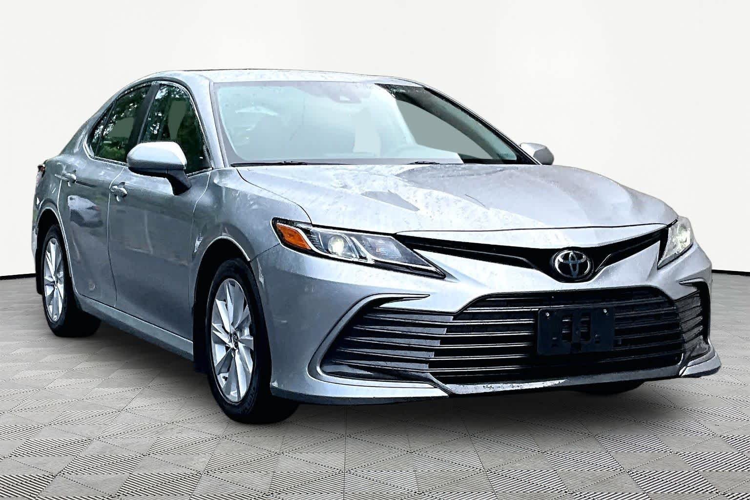 Used 2022 Celestial Silver Metallic Toyota LE image 3