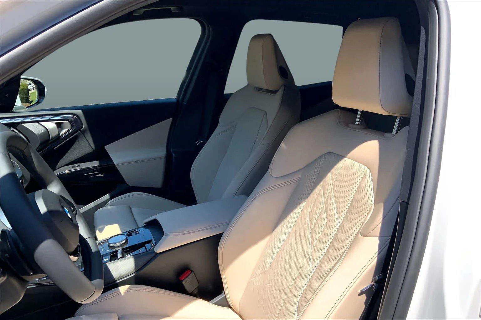 New 2026 Mineral White Metallic BMW 30 xDrive image 9