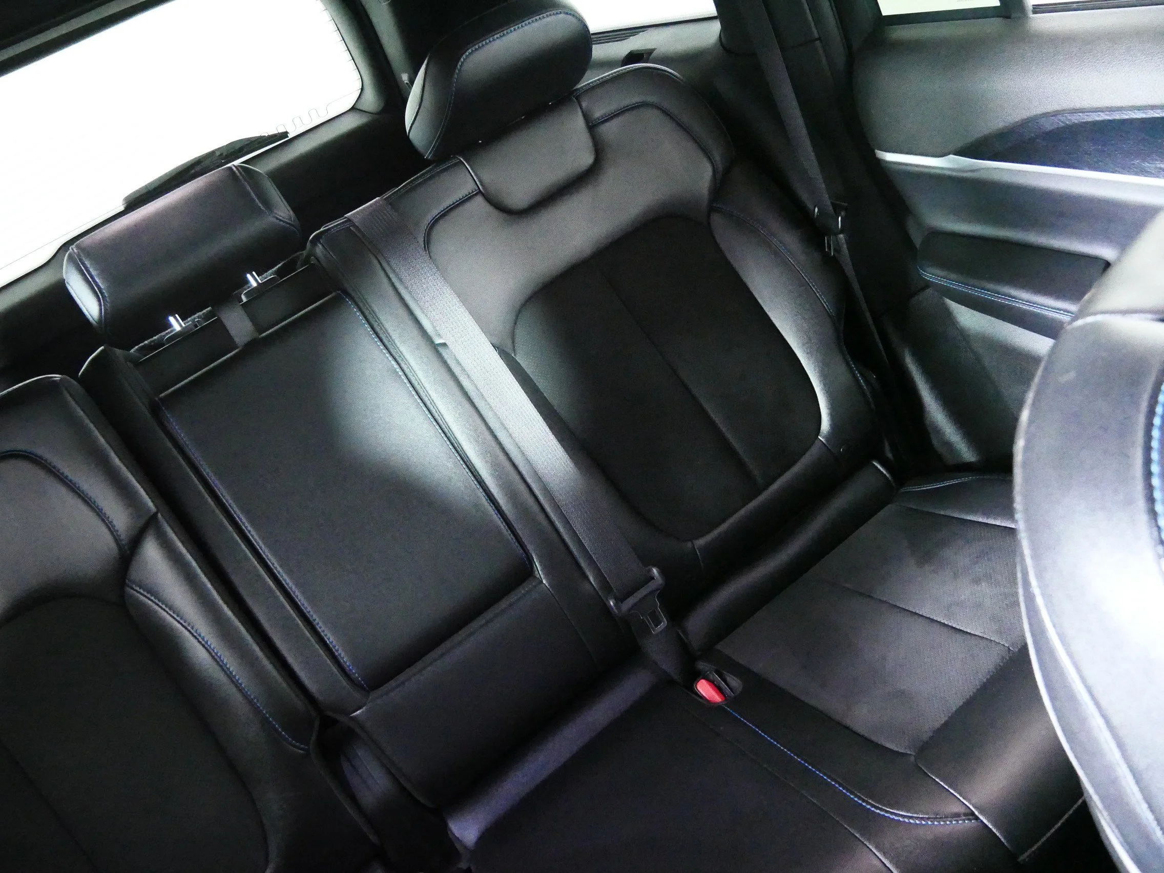 Used 2022 Bright White Clearcoat Jeep Trailhawk image 14