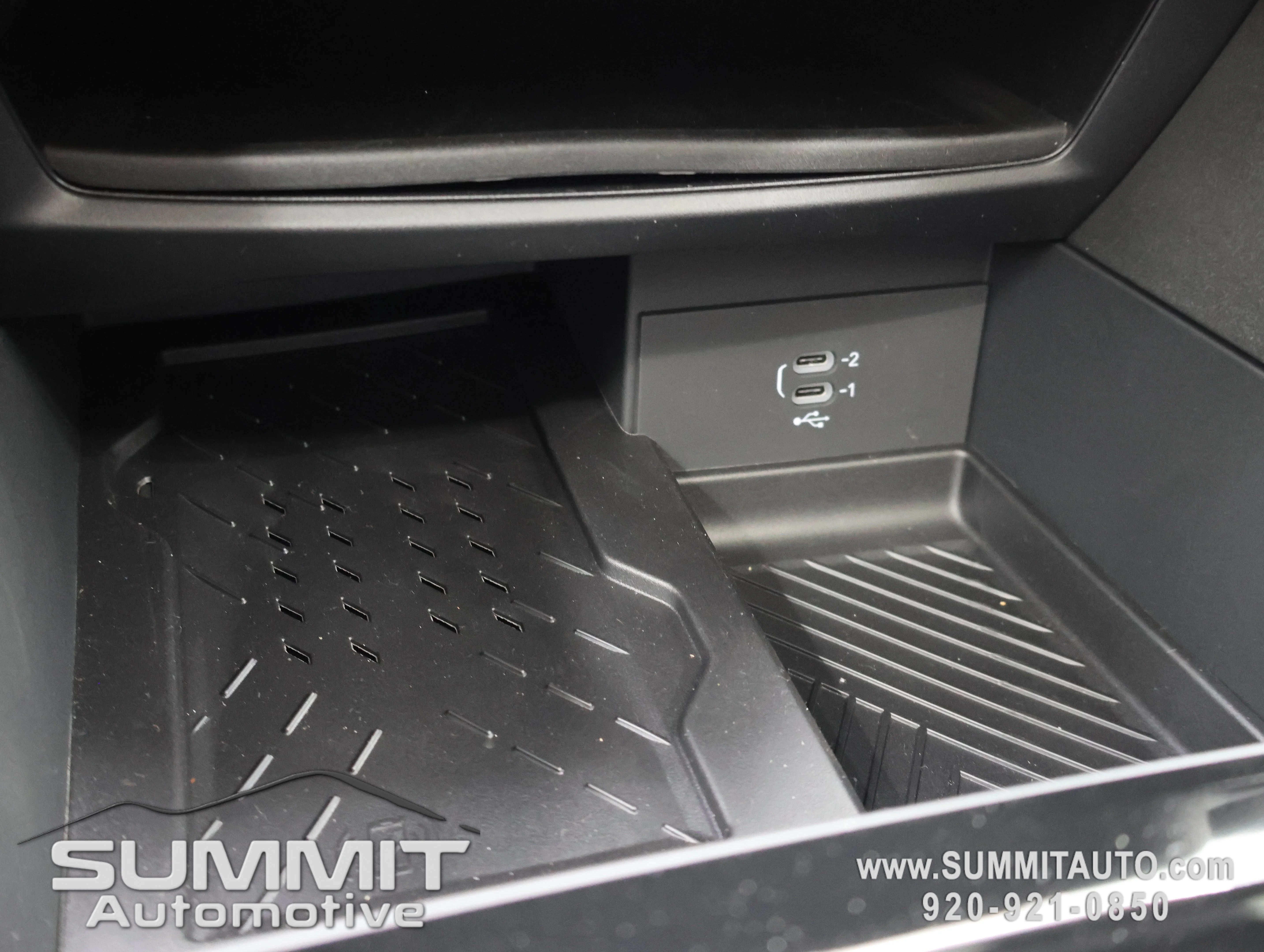New 2027 Diamond Black Crystal Pearl-Coat Exterior Paint Chrysler Limited image 59