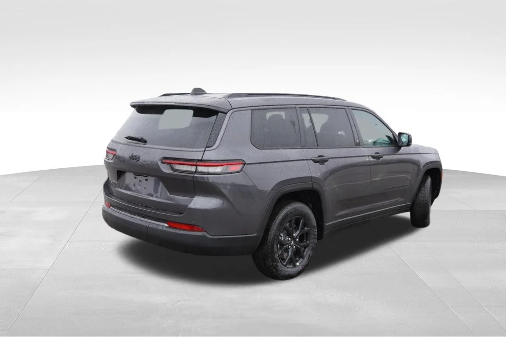 New 2026 Baltic Gray Metallic Clear-Coat Exterior Paint Jeep Altitude image 3