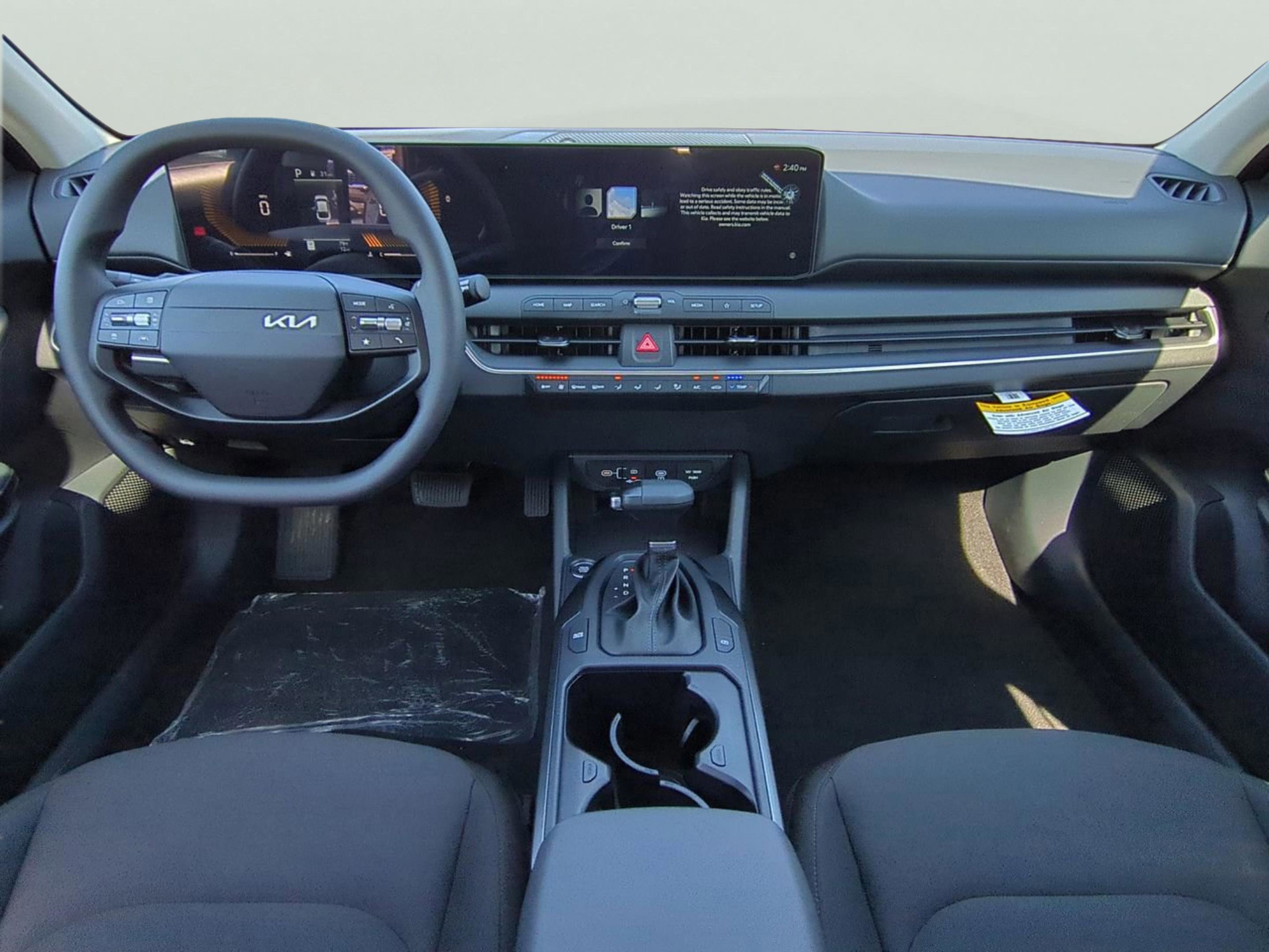 New 2026 Snow White Pearl Kia LX image 15