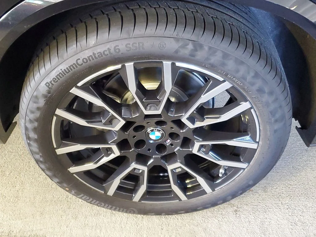Used 2026 Black BMW sDrive40i image 5