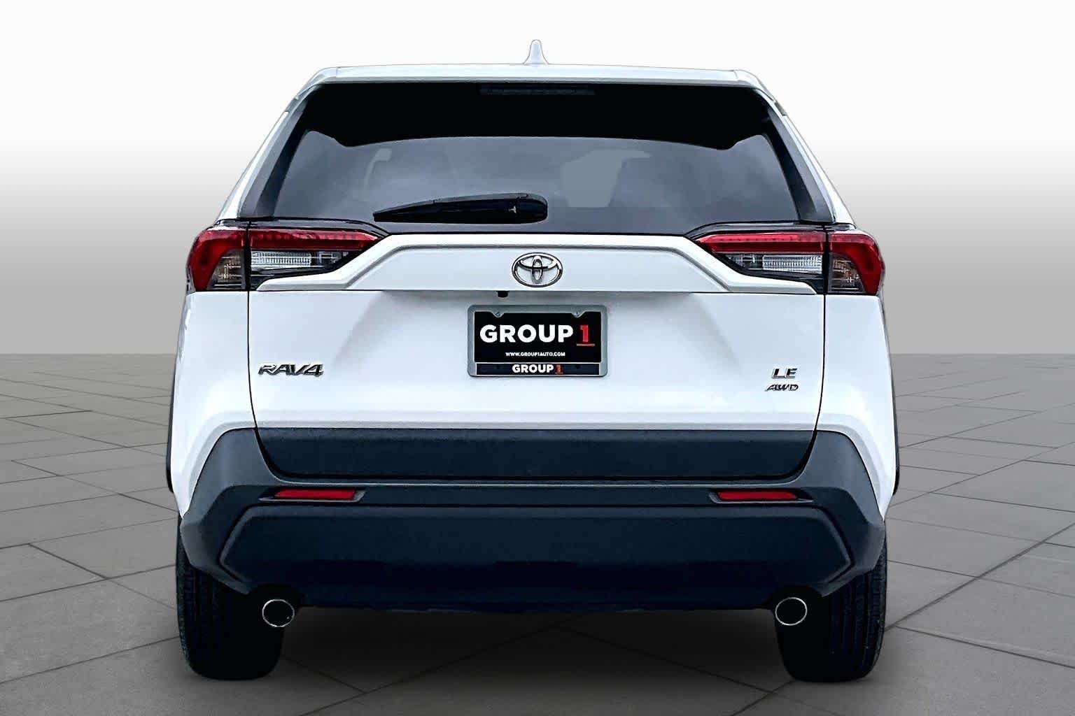 Used 2023 Ice Cap Toyota LE image 5