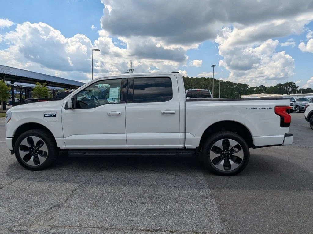 2025 Ford F-150 Lightning Platinum - Photo 7