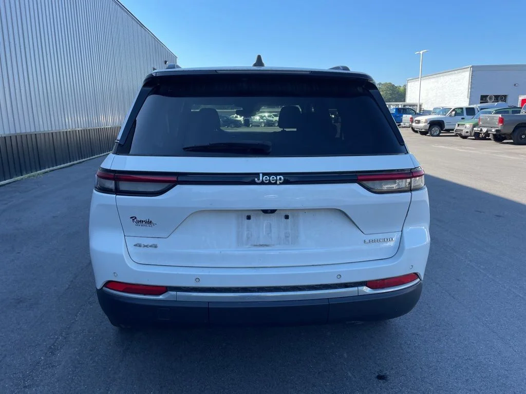 Used 2023 White Jeep Laredo image 4