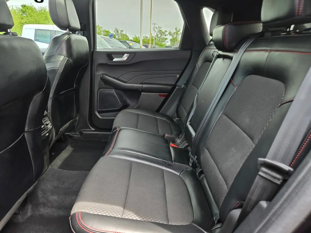 Used 2023 Agate Black Metallic Ford ST-Line image 28