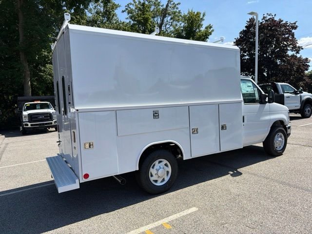 New 2027 Oxford White Ford E-350 SRW image 3