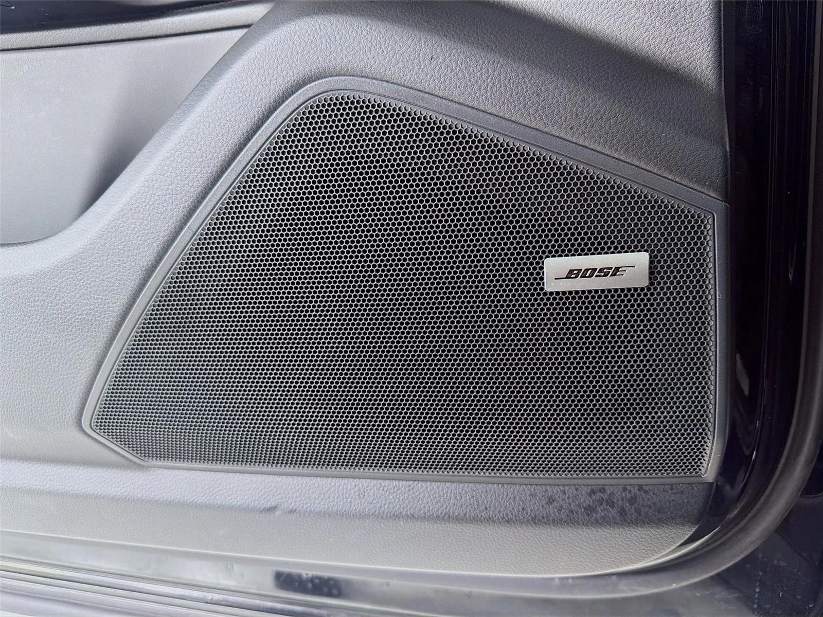Used 2023  Porsche Base image 9