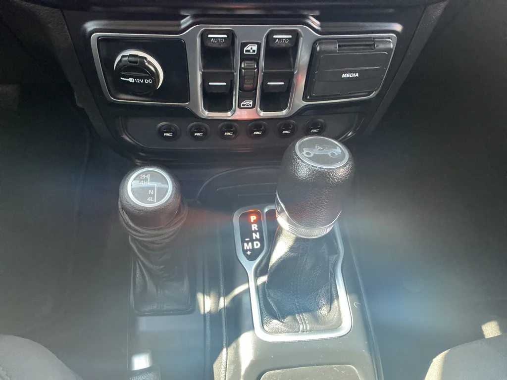 Used 2019 Billet Silver Metallic Clearcoat Jeep Sport S image 21