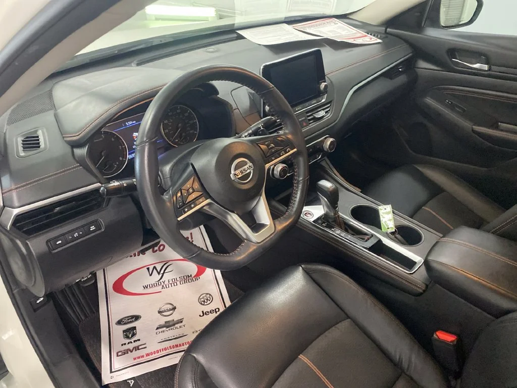 Used 2022 Pearl White Trico Nissan 2.5 SR image 13