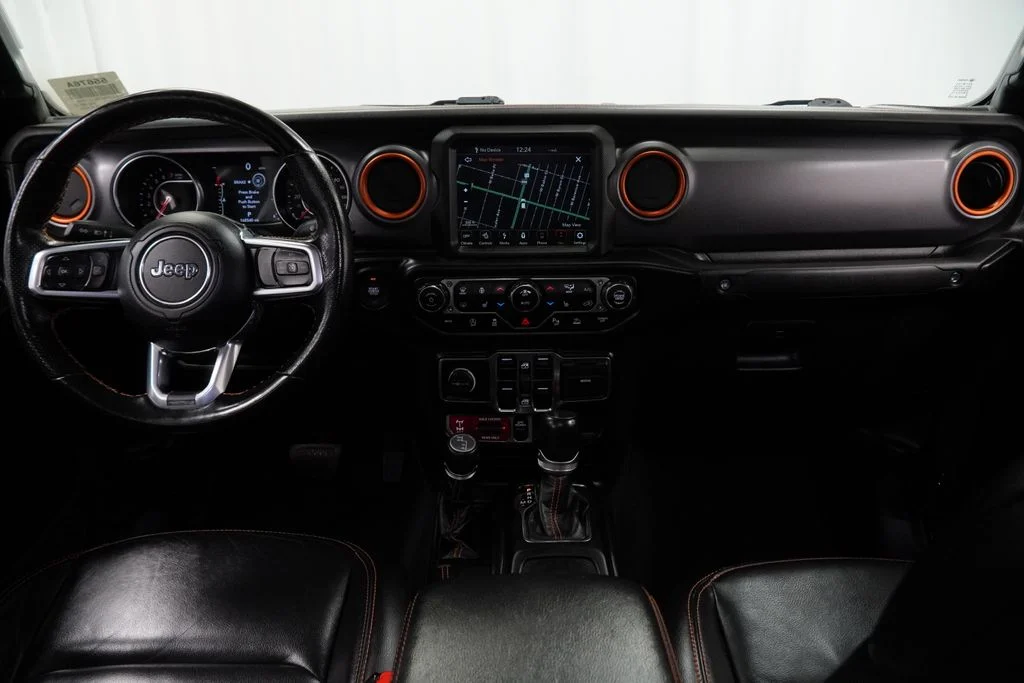 Used 2022 Green Jeep Mojave image 2