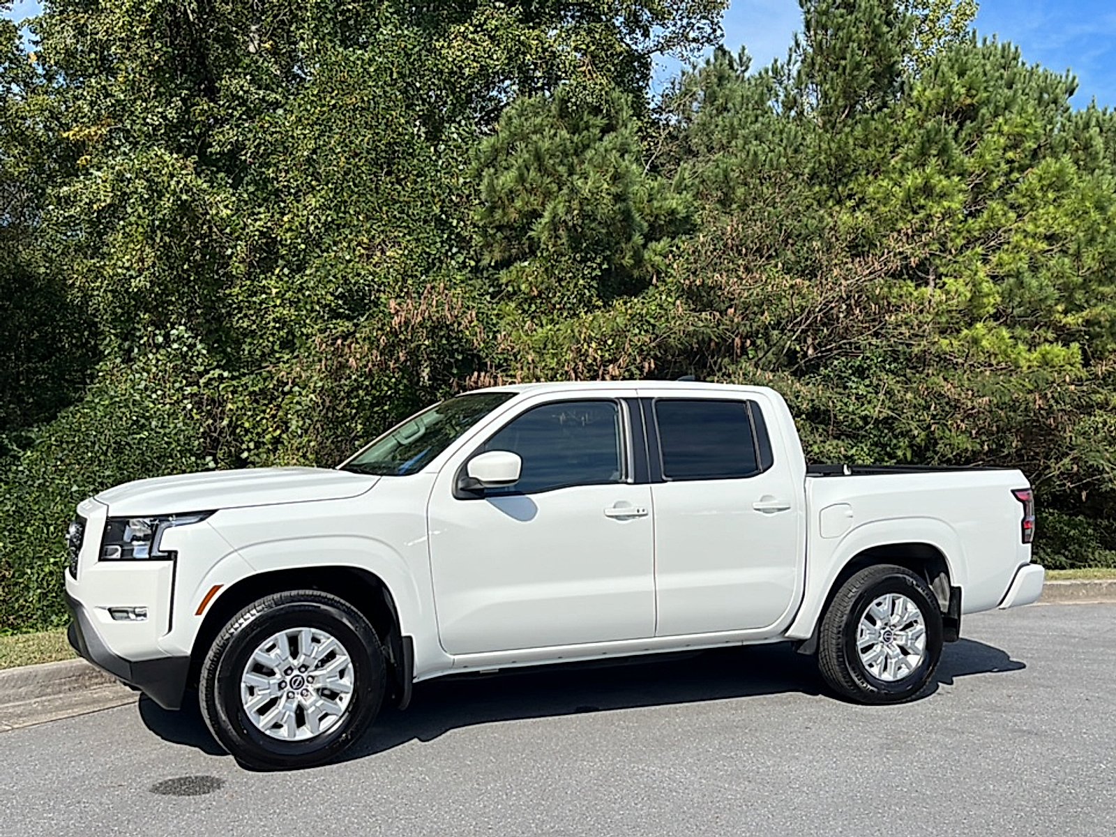 Used 2024 Glacier White Nissan Crew Cab SV 4x2 image 4