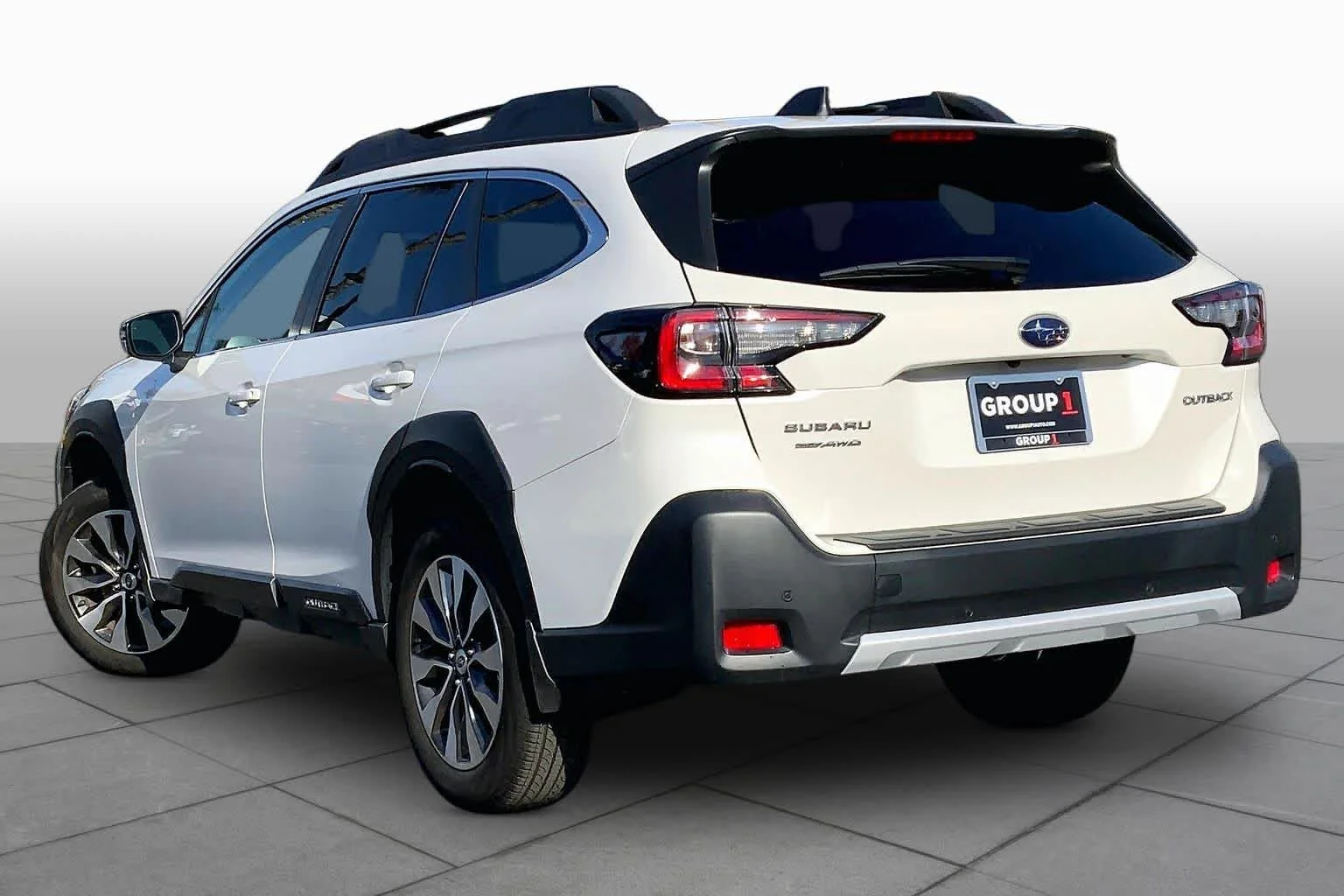 Used 2024 Crystal White Pearl Subaru Limited image 11