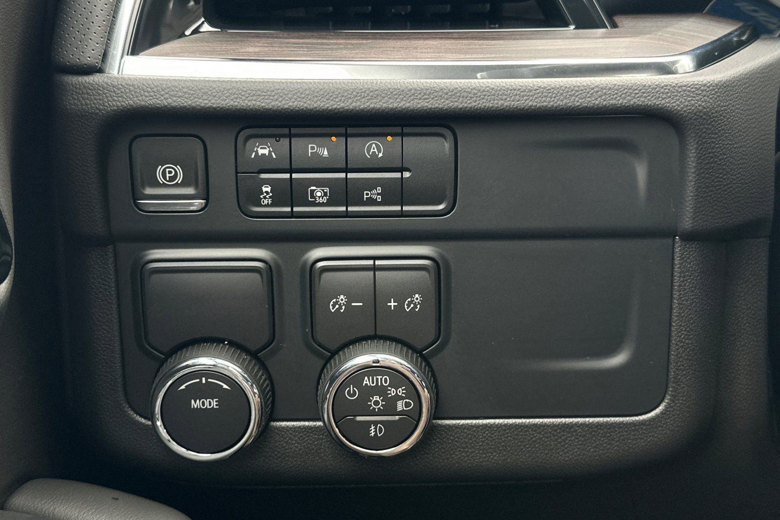 2025 Chevrolet Suburban Premier - Photo 30