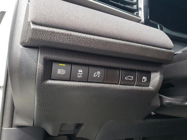 Used 2025 White Toyota LE image 21