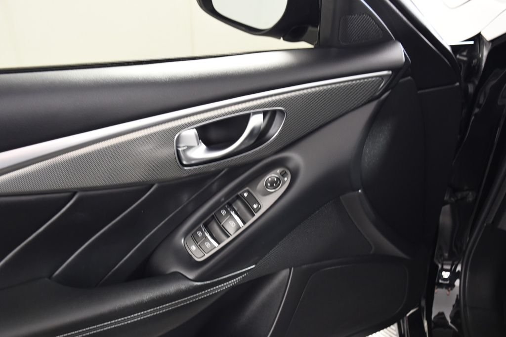 Used 2018 Black Obsidian INFINITI Sport image 15