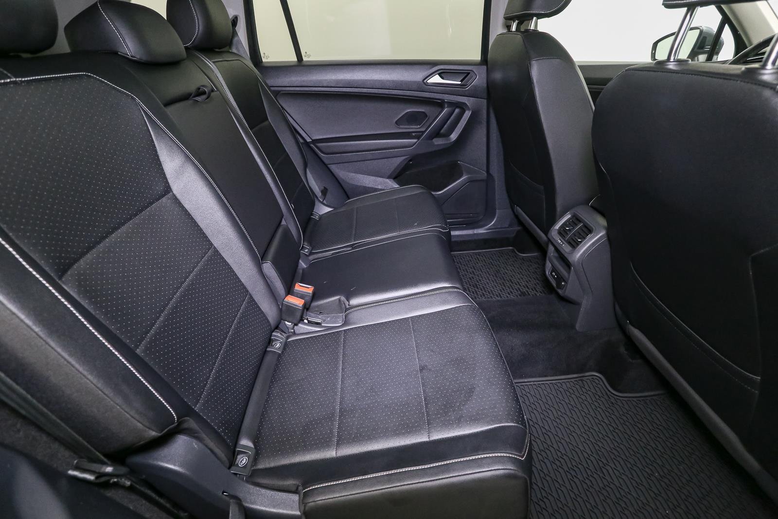 Used 2021 Platinum Gray Metallic Volkswagen SE image 23