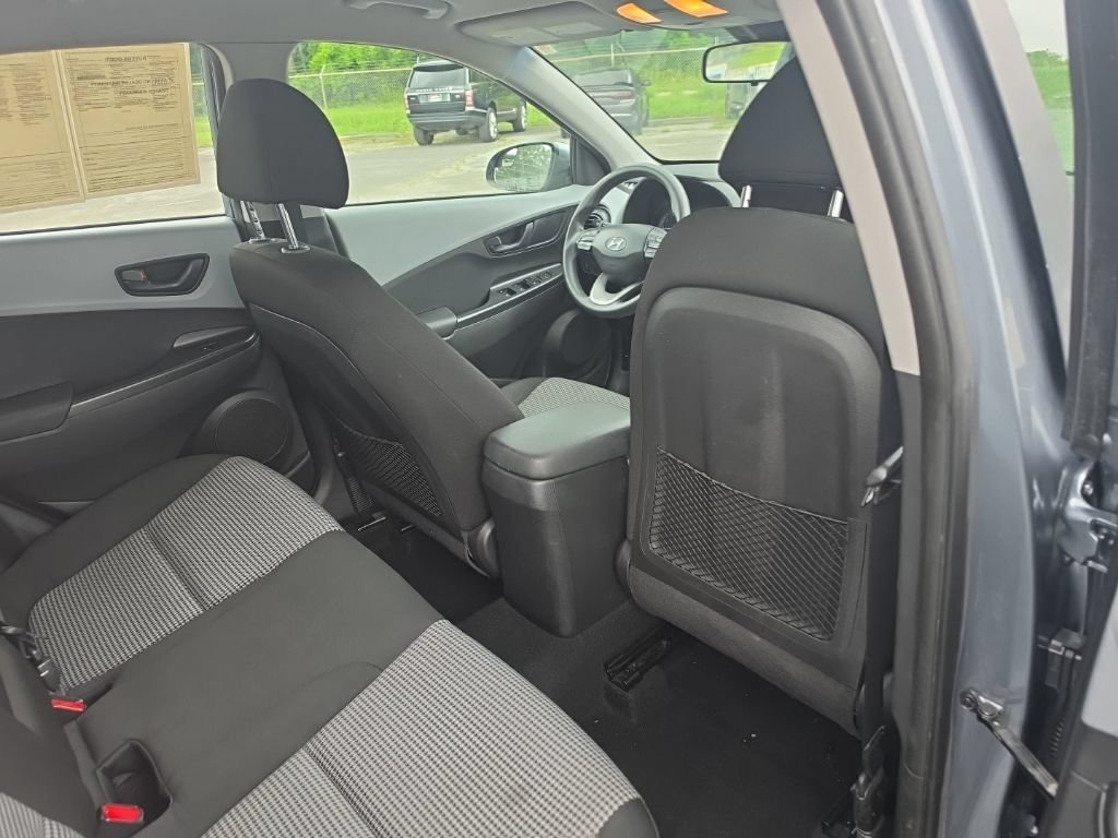 Used 2021 Silver Hyundai SE image 28