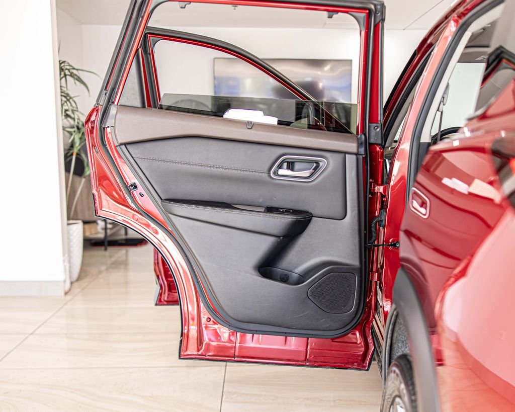 Used 2023 Red Nissan Platinum image 34