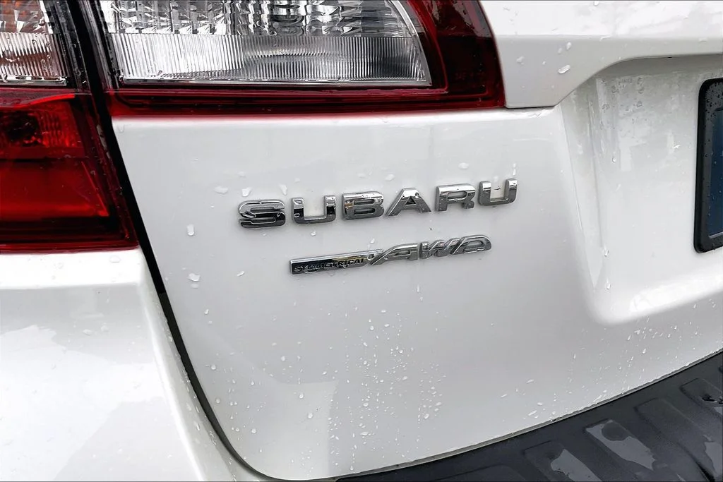 Used 2018 White Subaru 2.5i image 34