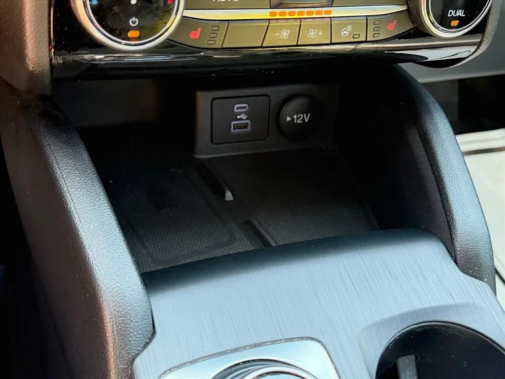 Used 2022 Red Ford SEL image 26
