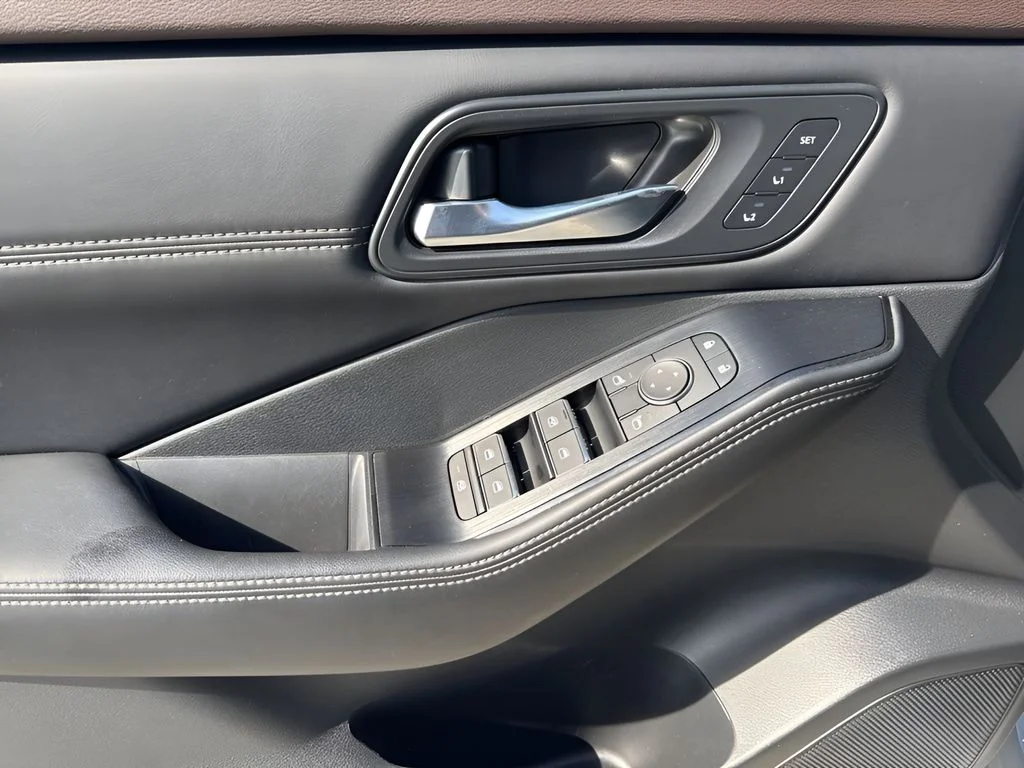 Used 2023 Gray Nissan SL image 26