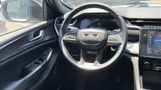 Used 2023 White Jeep Altitude image 24