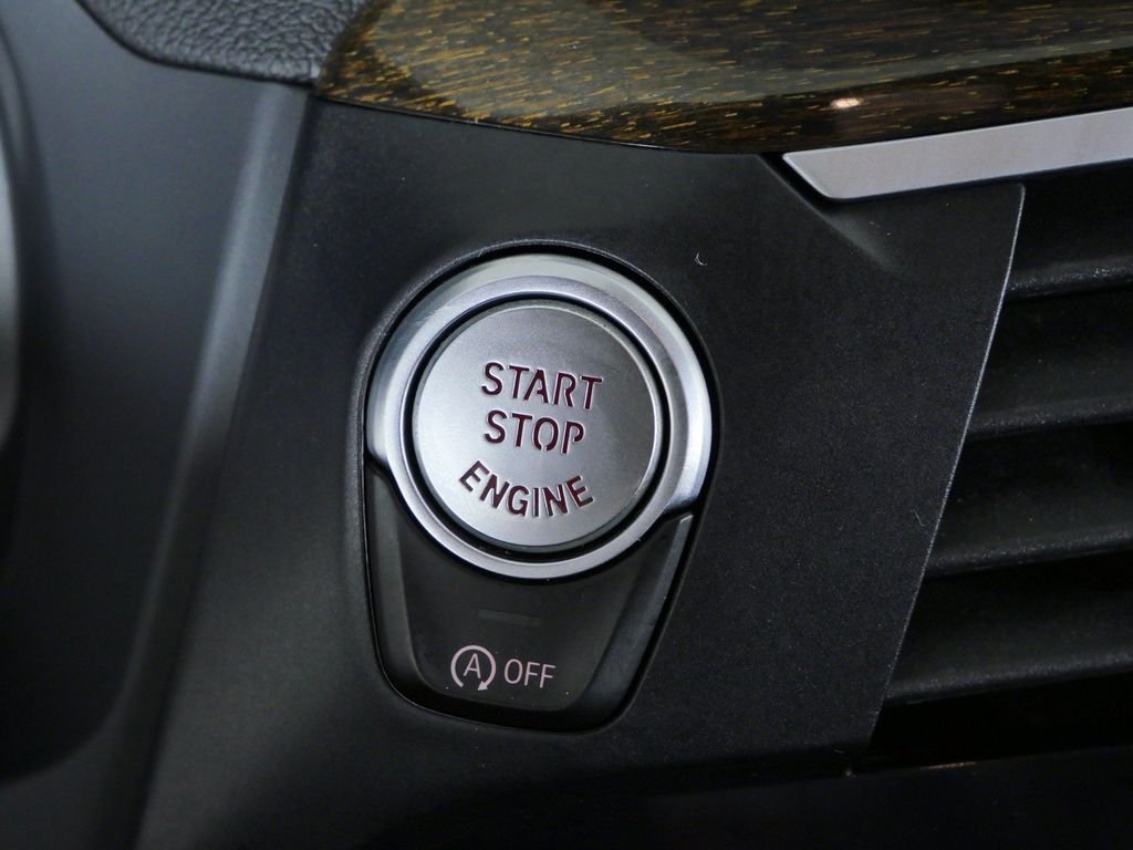 Used 2021 Jet Black BMW xDrive30i image 48
